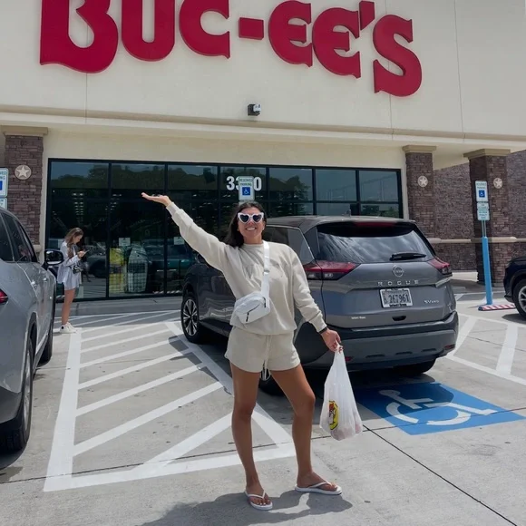 Six Stories Wifey shorts, sweatshirt and T shirt - Picture 3 of 5